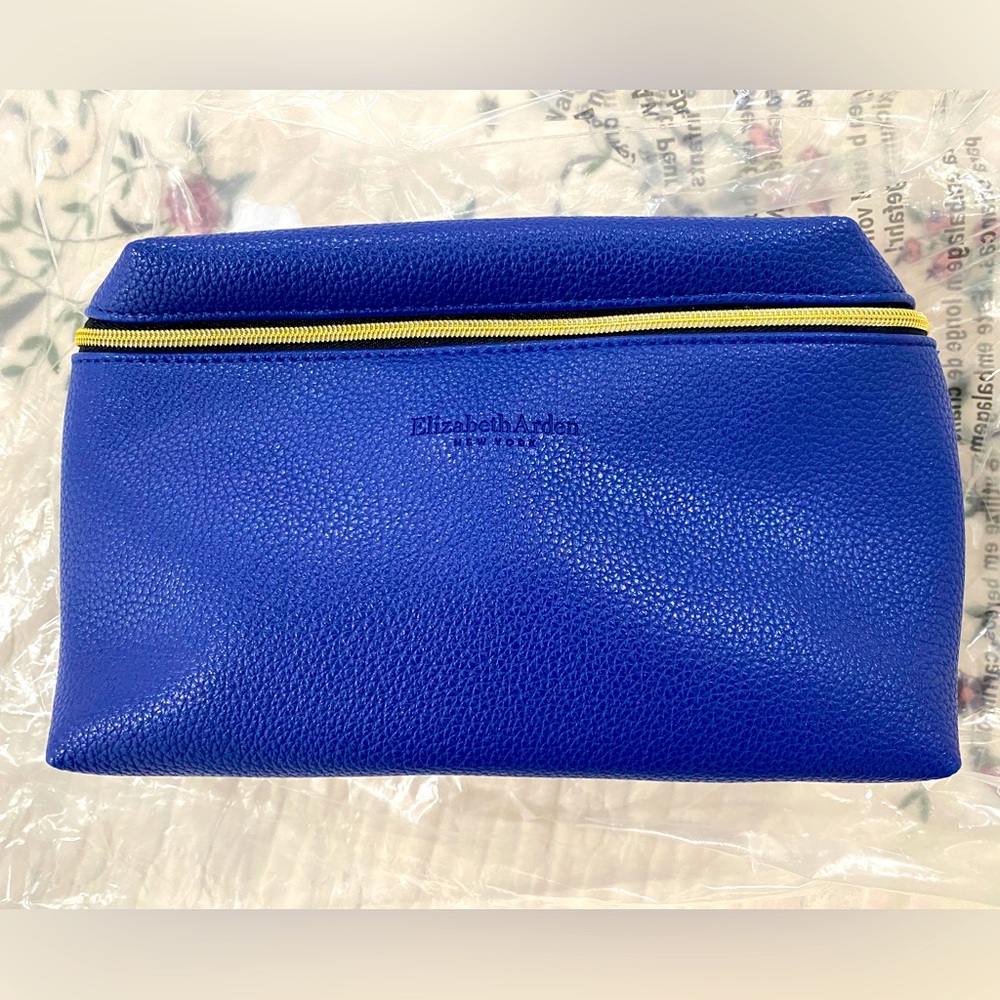ELIZABETH ARDEN MAKEUP BAG